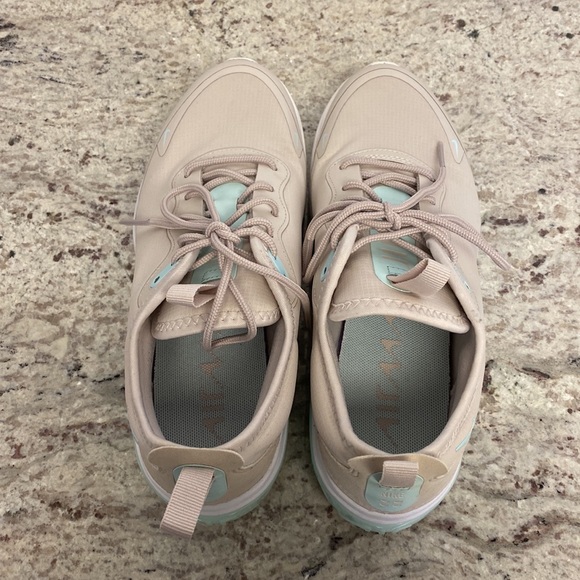 Nike Air Max Dia in Tan and Mint - Picture 6 of 8